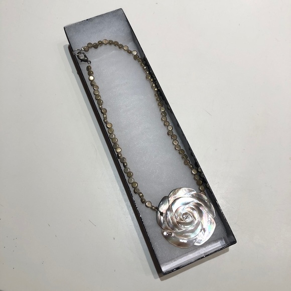 Shell necklace - Picture 2 of 2